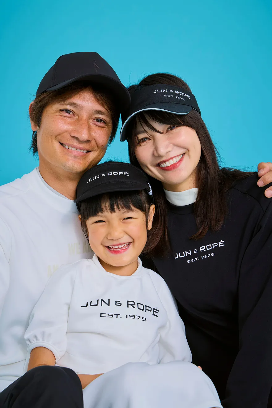 コーディネートルック2: スポーティーなプルオーバーとパンツのコーディネート