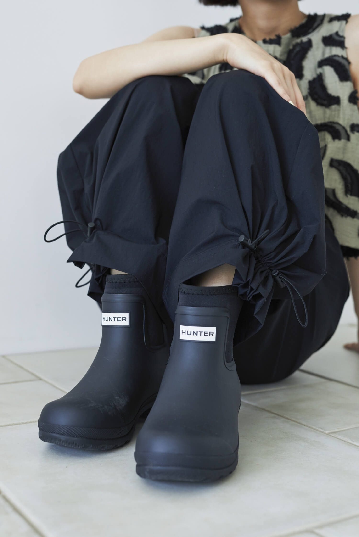 Q.6 足元 shoe 1