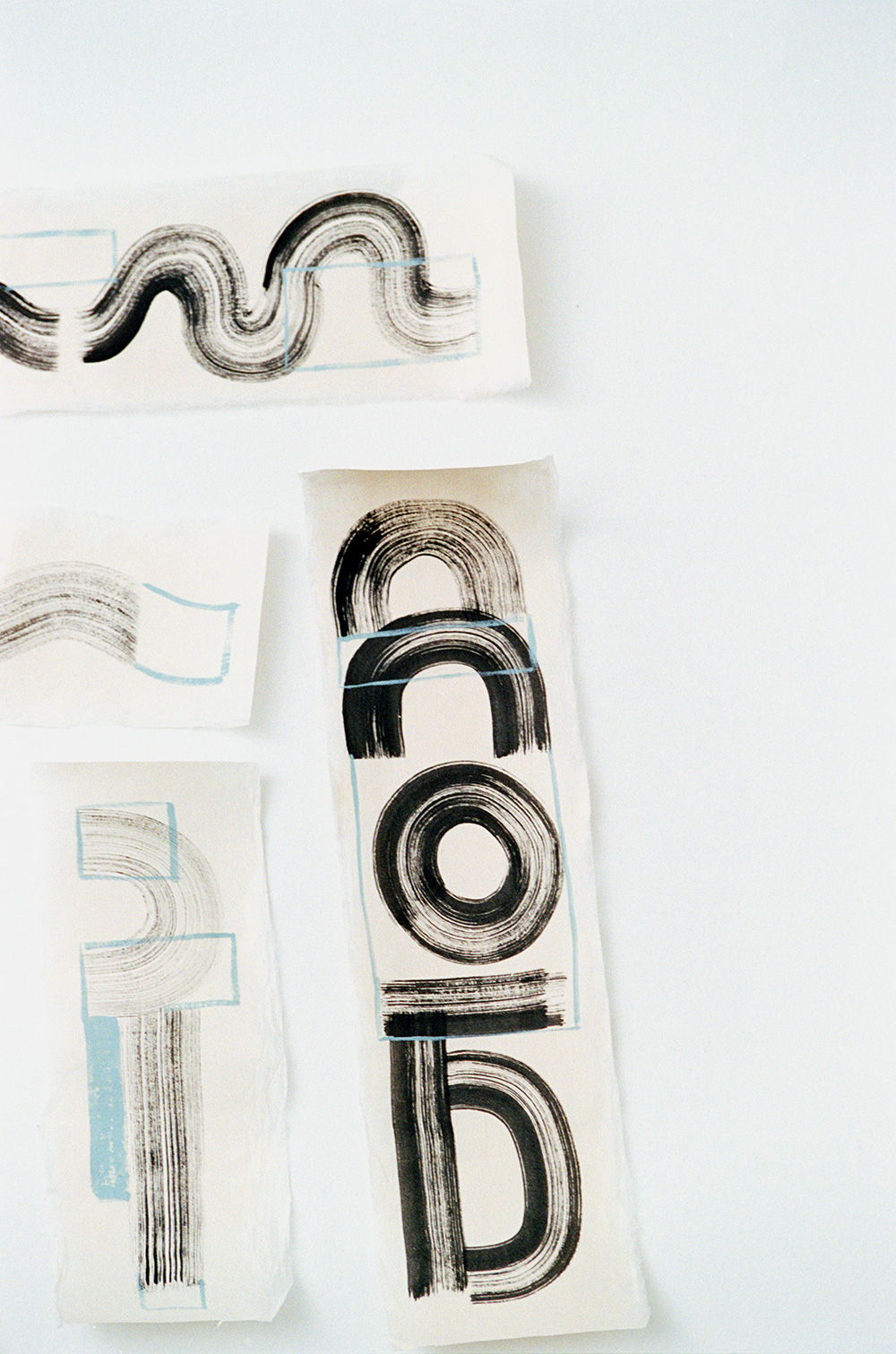 和紙に描かれた絵 タイトル「音、波、光」