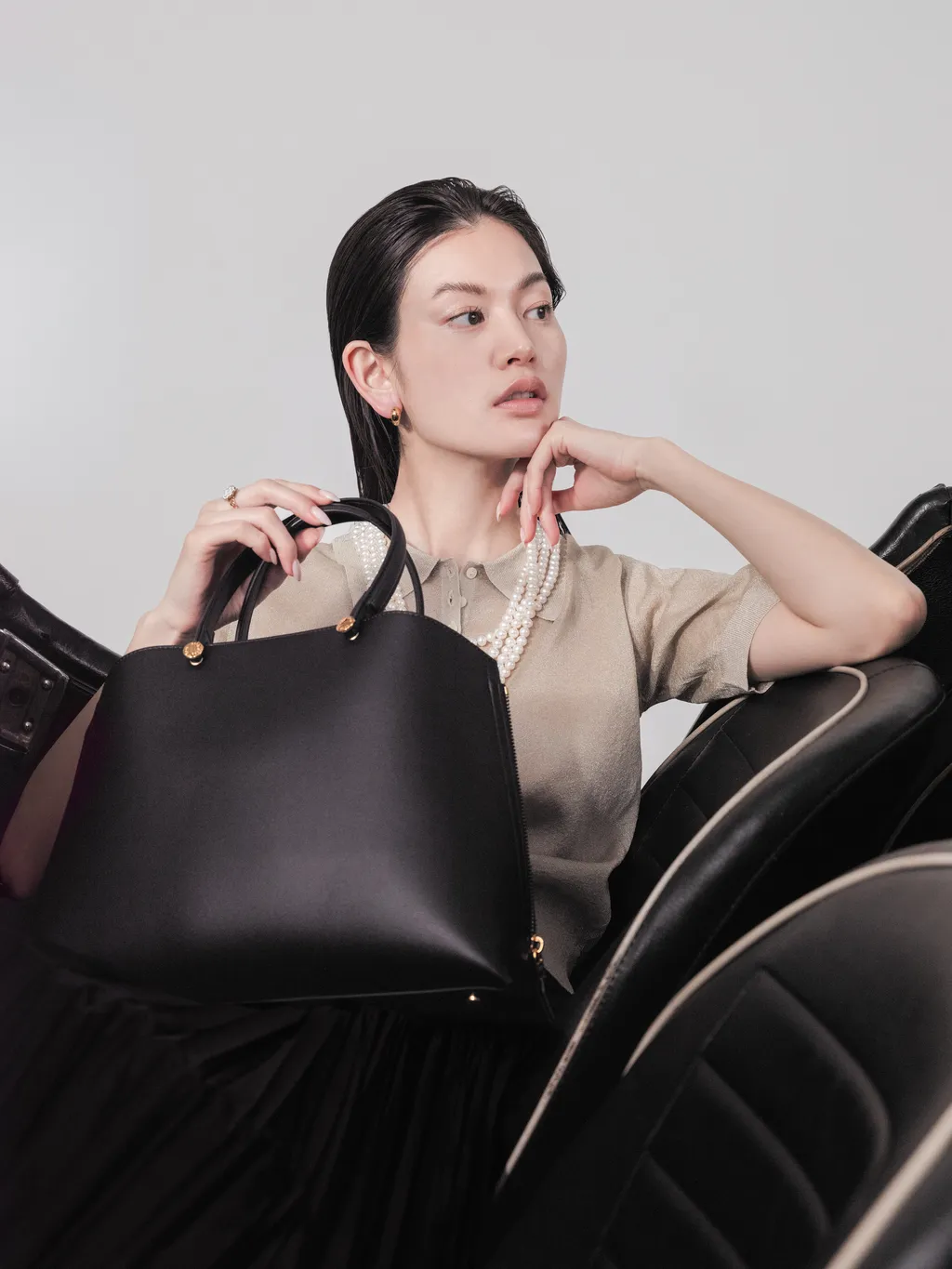 ROPÉ ÉPOR 2026SS Look 1 — Y BAG Medium 1