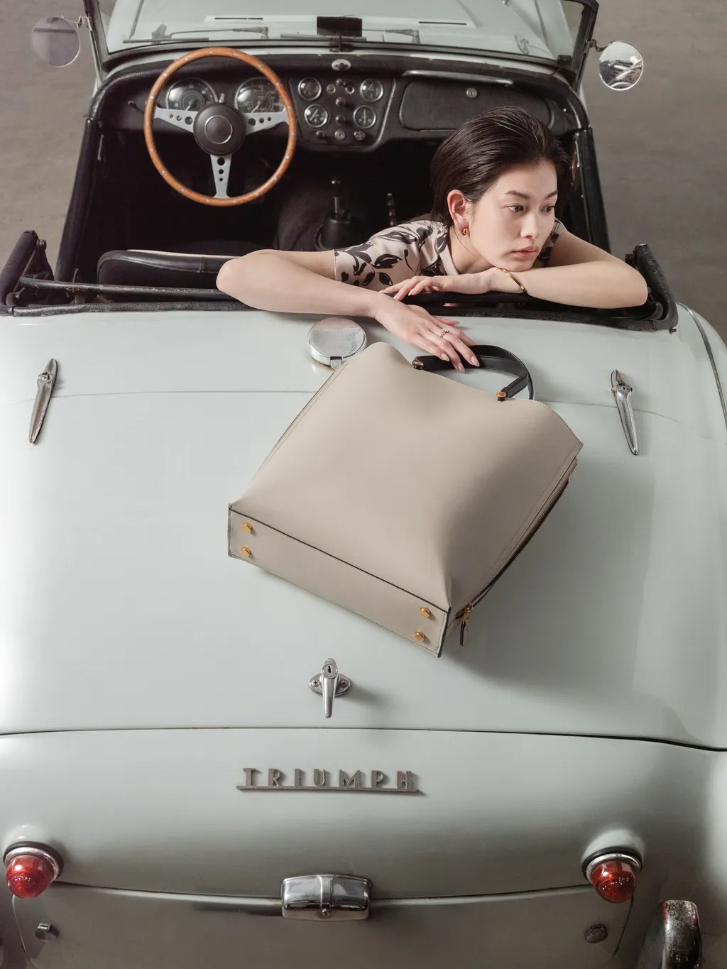 ROPÉ ÉPOR 2026SS Look 9 — Y BAG Large 1