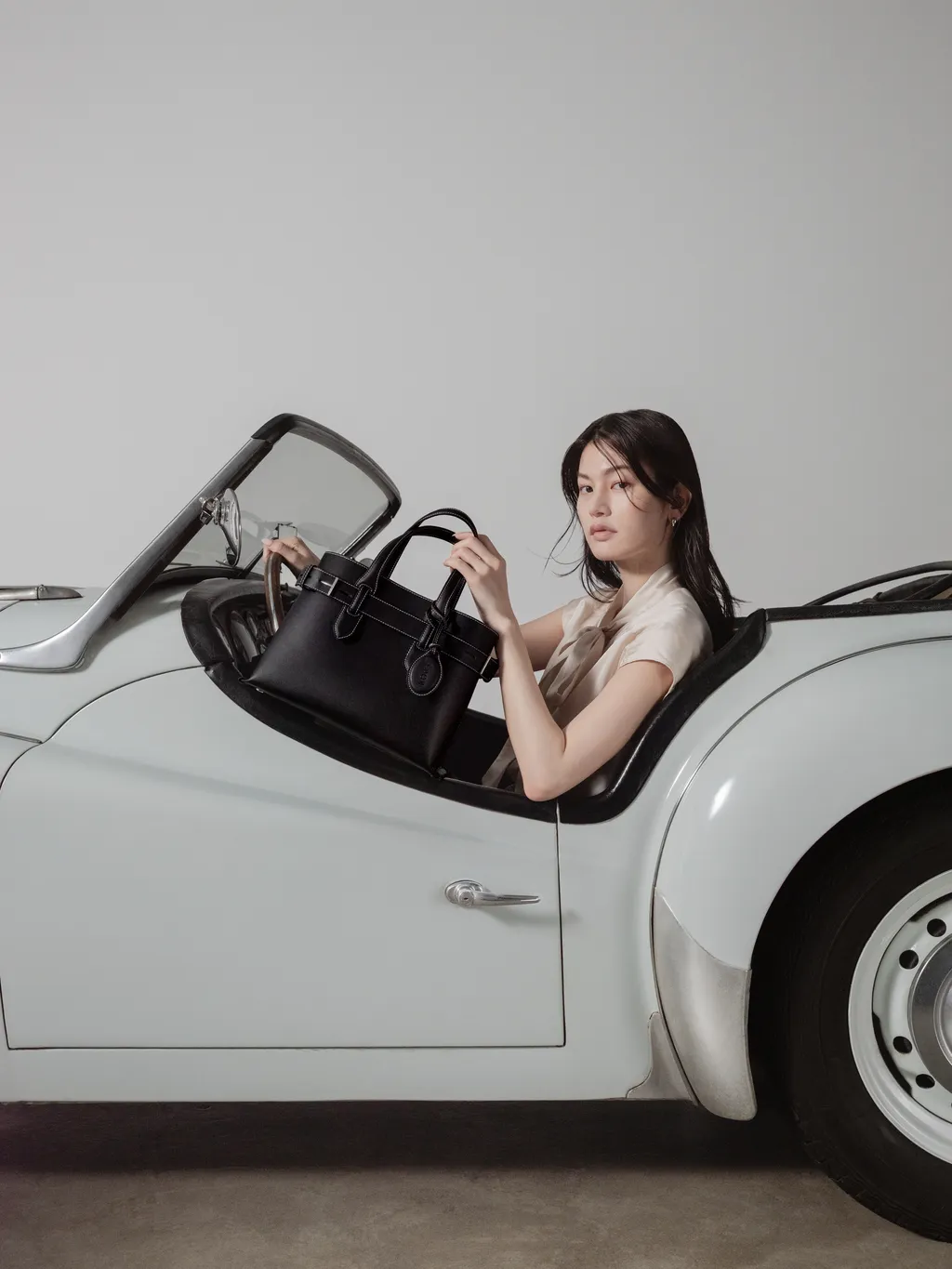 ROPÉ ÉPOR 2026SS Look 13 — A BAG Medium 1