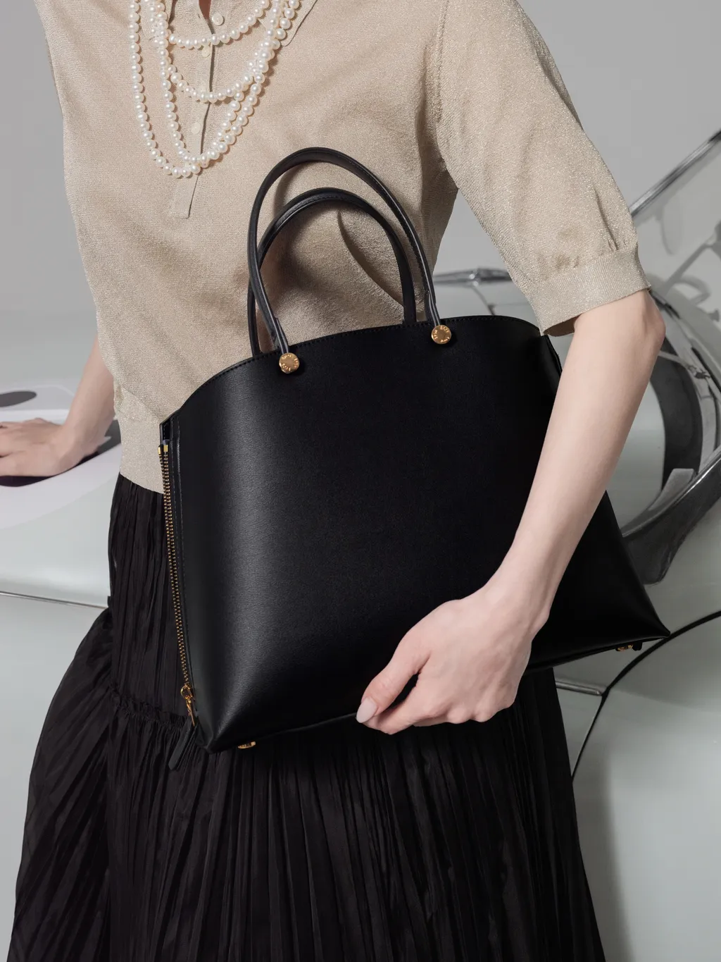 ROPÉ ÉPOR 2026SS Look 1 — Y BAG Medium 2