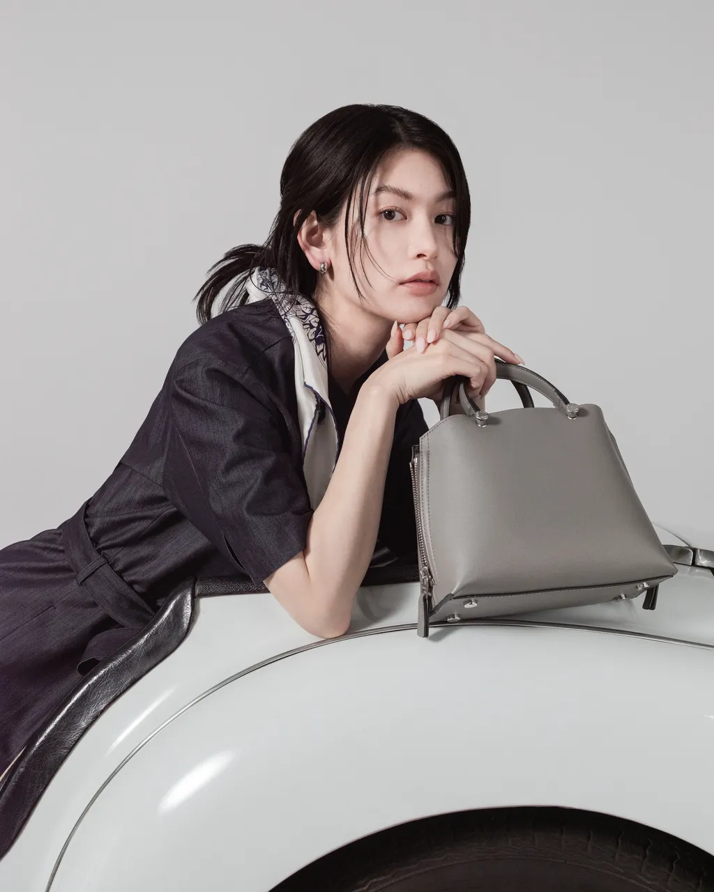 ROPÉ ÉPOR 2026SS Look 3 — Y BAG Mini 1