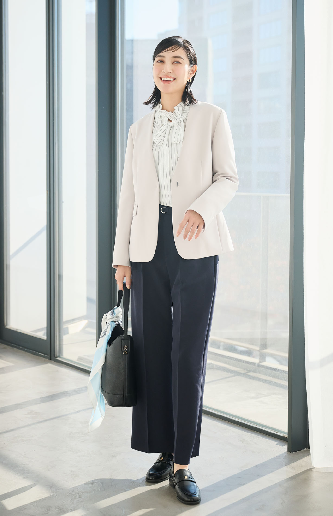 360°ウルトラストレッチノーカラージャケット　通勤着に着回し