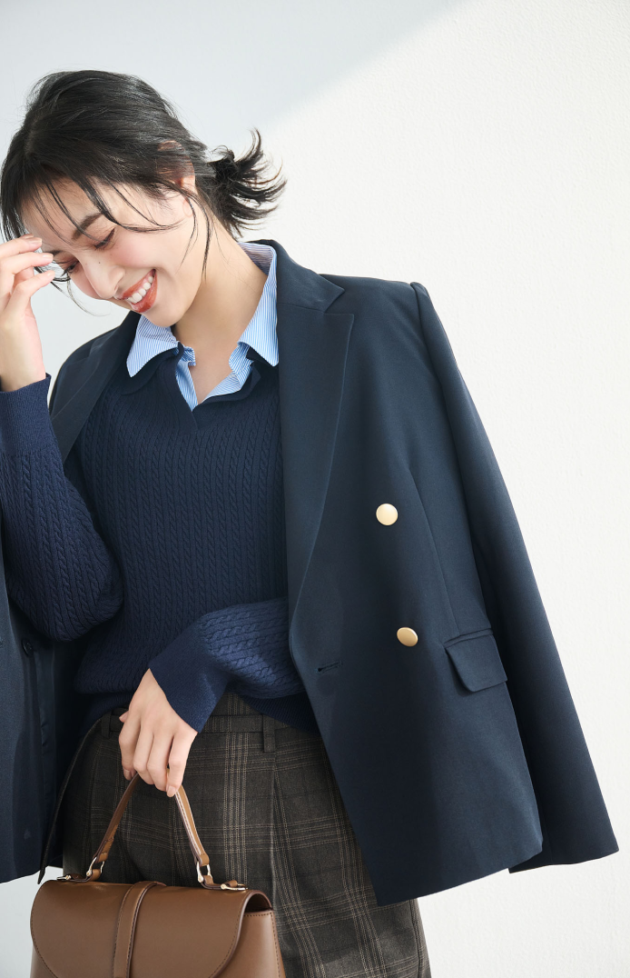 クリアツイル金ボタンジャケット　通勤着に着回し