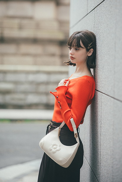 LOOK04